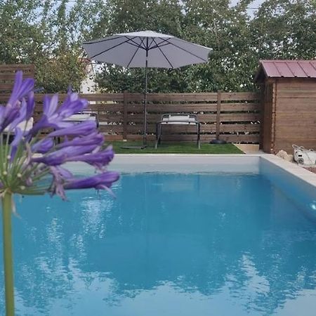 Domaine De La Vigne Bed and Breakfast Cadalen Exteriör bild