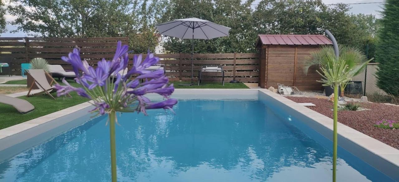 Domaine De La Vigne Bed and Breakfast Cadalen Exteriör bild