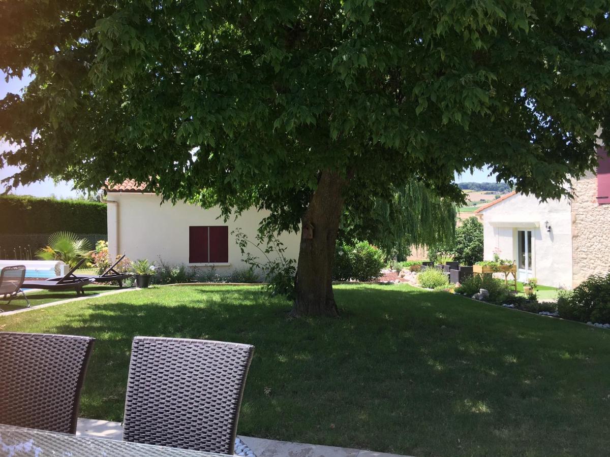 Domaine De La Vigne Bed and Breakfast Cadalen Exteriör bild