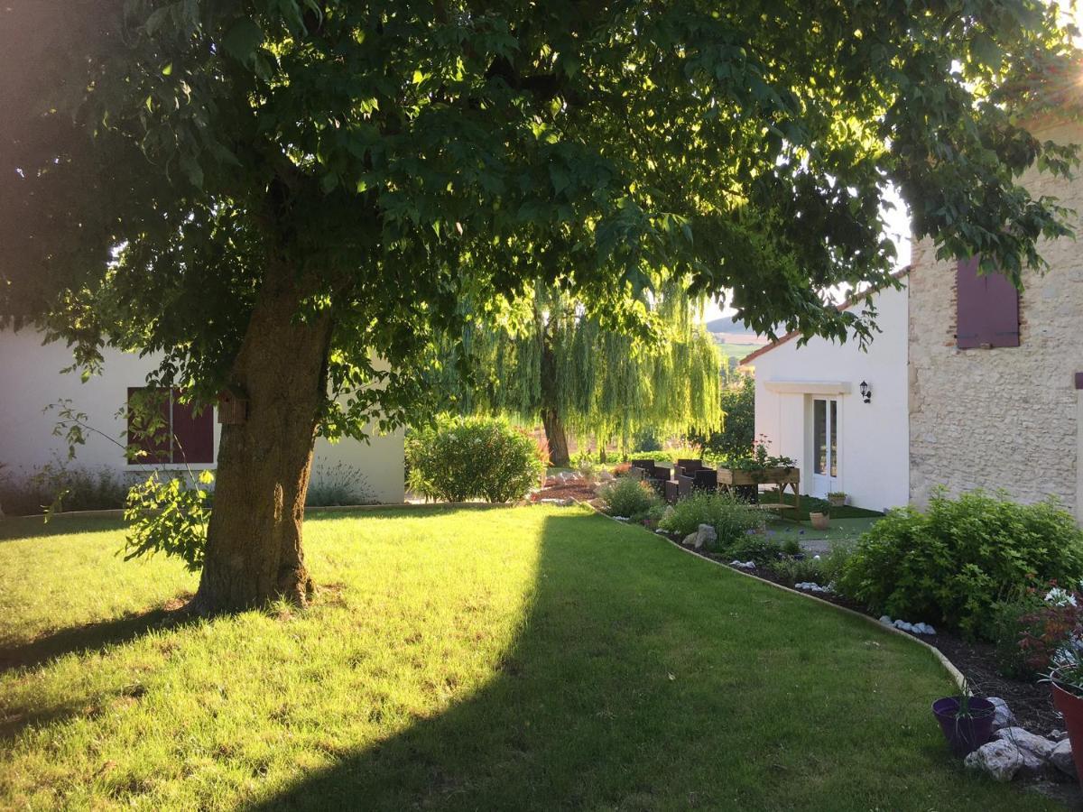 Domaine De La Vigne Bed and Breakfast Cadalen Exteriör bild