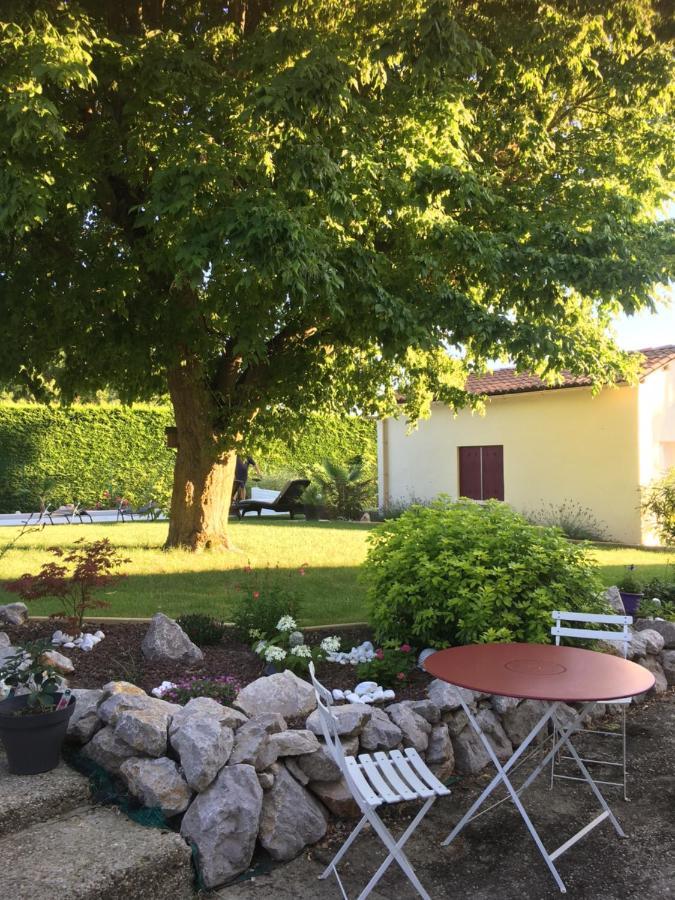 Domaine De La Vigne Bed and Breakfast Cadalen Exteriör bild