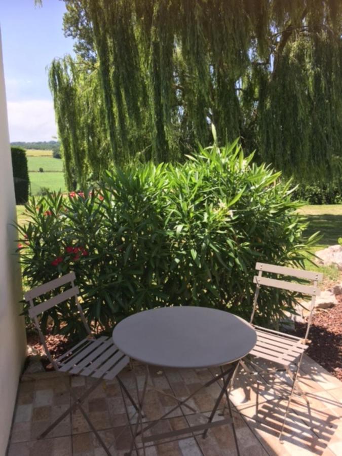 Domaine De La Vigne Bed and Breakfast Cadalen Exteriör bild