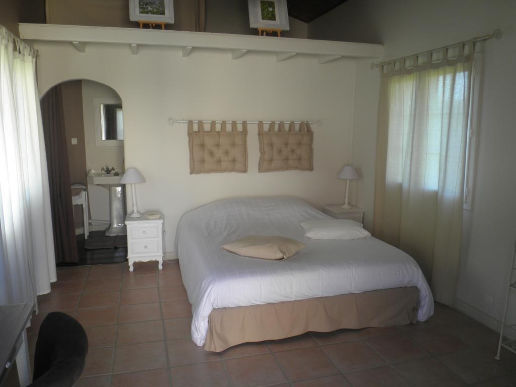 Domaine De La Vigne Bed and Breakfast Cadalen Exteriör bild