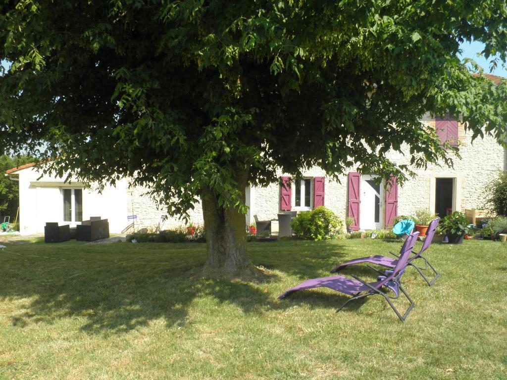 Domaine De La Vigne Bed and Breakfast Cadalen Exteriör bild